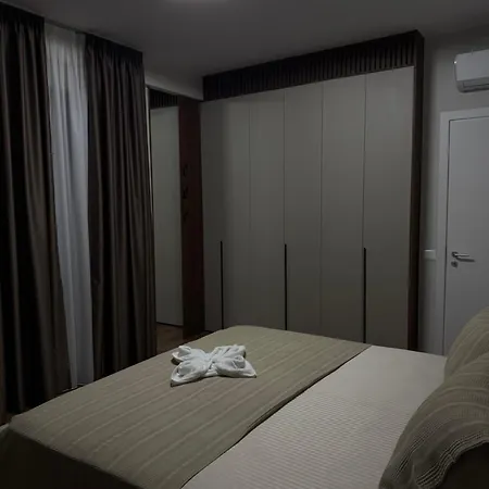 Deluxe New Bazaar * Tirana